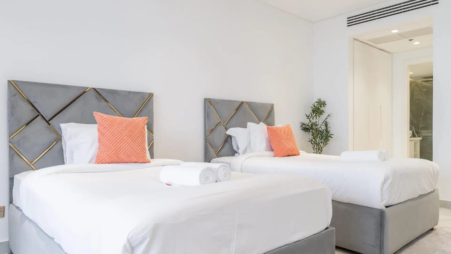 Apartment 2 Bedroom With Beautiful Full Palm Waters Views Dubai