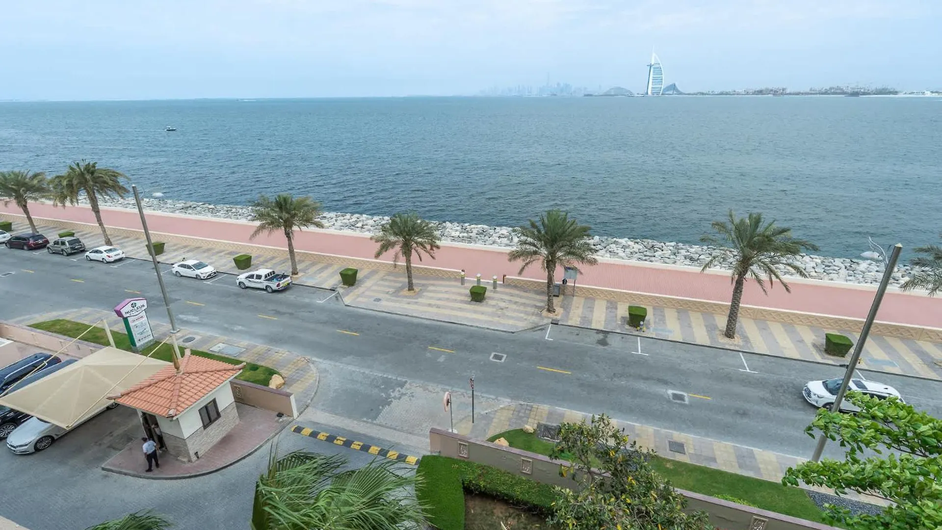 2 Bedroom With Beautiful Full Palm Waters Views Dubai Apartment